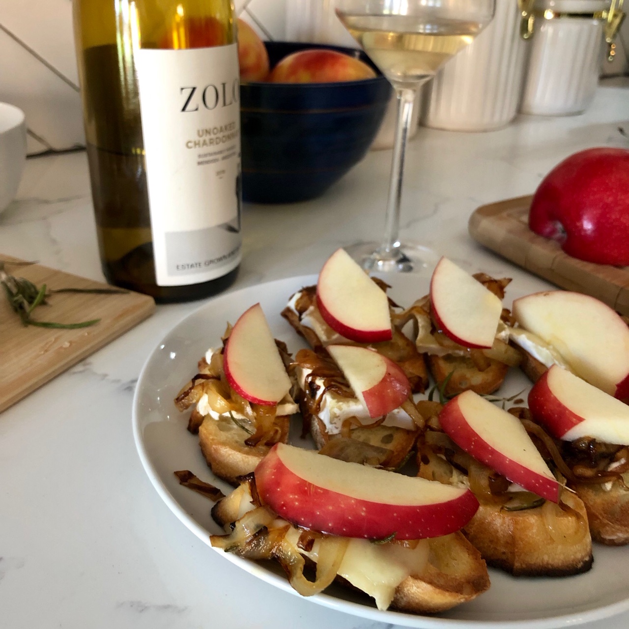 apple, brie, caramlized onion crostini for fall