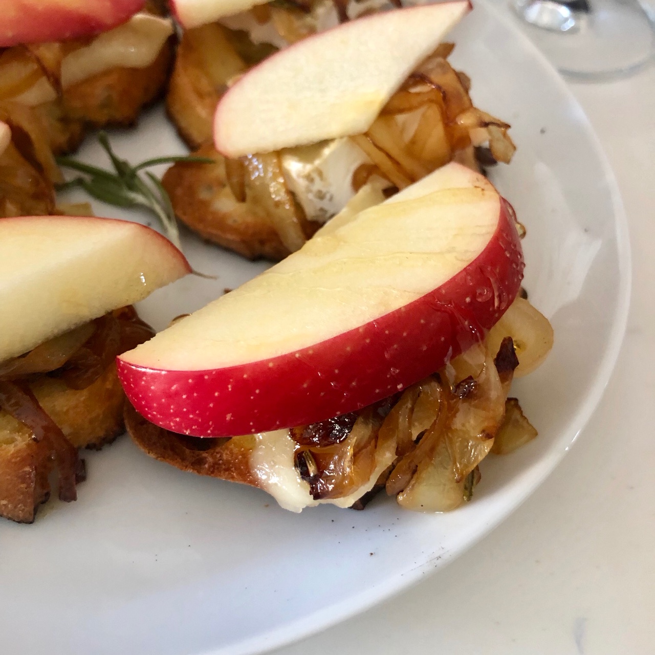 apple, brie, caramlized onion crostini for fall