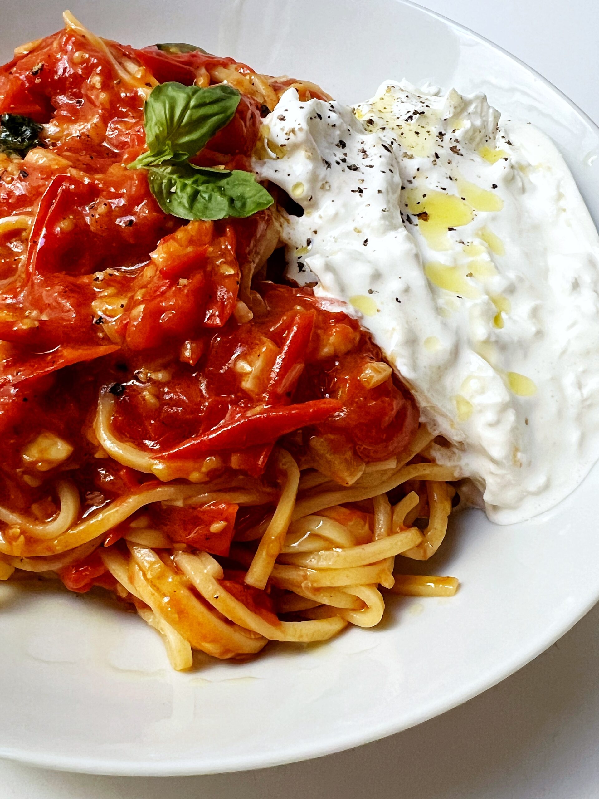 spaghetti with pomodoro sauce and buratta